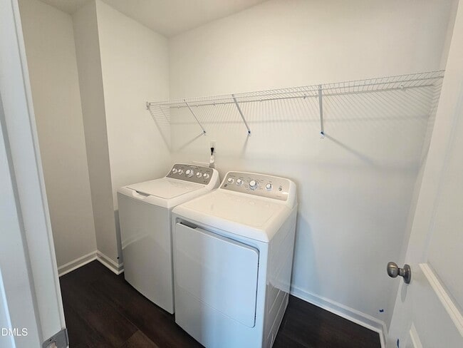 Building Photo - 945 Glowing Star Ln