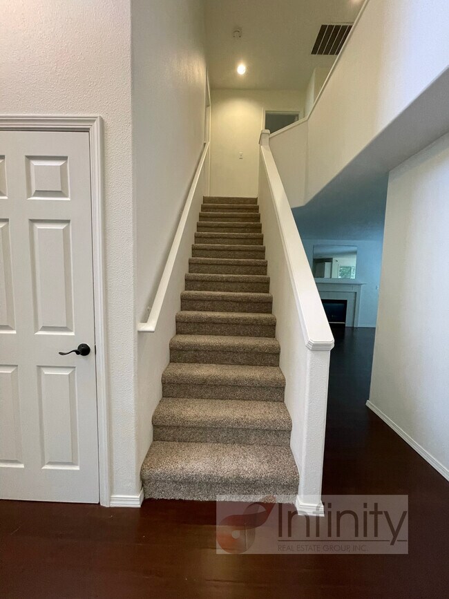 Building Photo - 23984 SW Shady Grove Dr