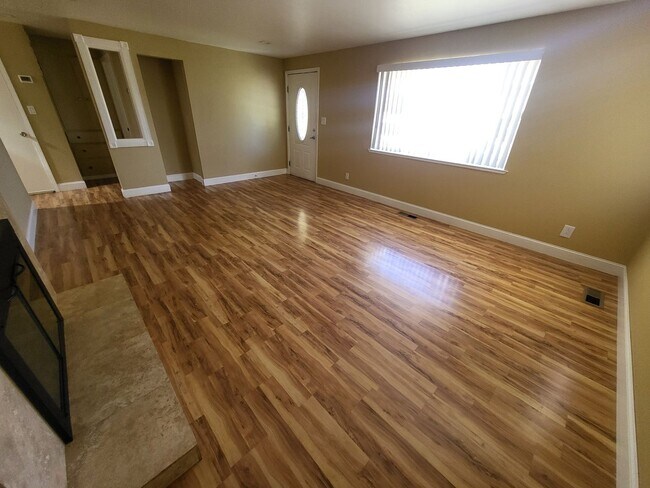 Building Photo - 1010 S Division St