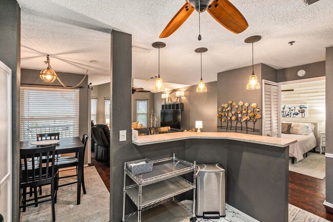 Building Photo - 5727 Biscayne Ct