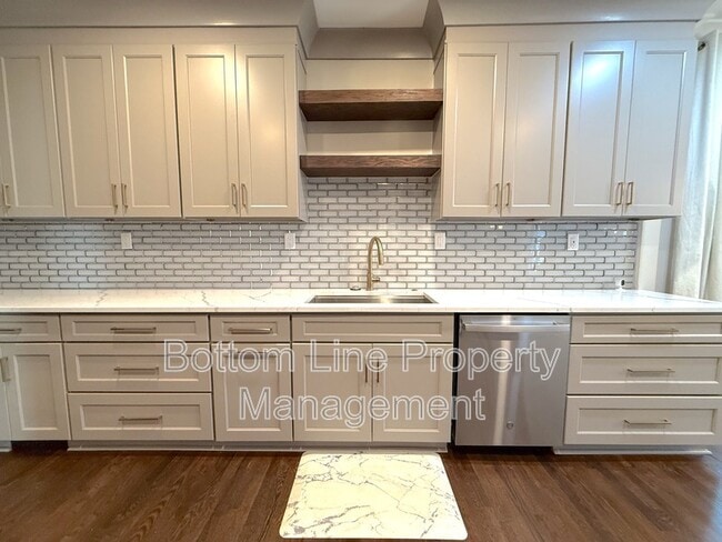 Building Photo - 621 S Summit Ave