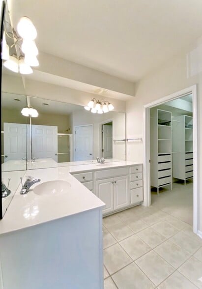 Building Photo - 14935 Santa Lucia Dr