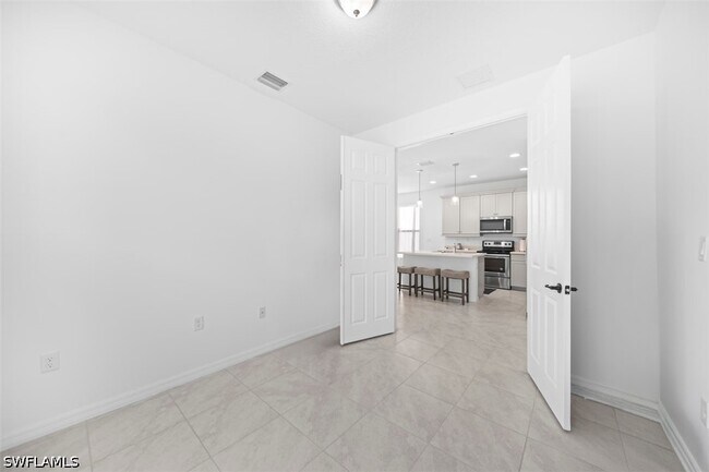 Building Photo - 5535 Useppa Dr