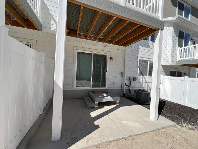 Building Photo - 1304 N Sage Dr