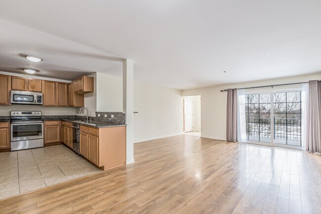 Building Photo - 120 W Oakbrook Dr