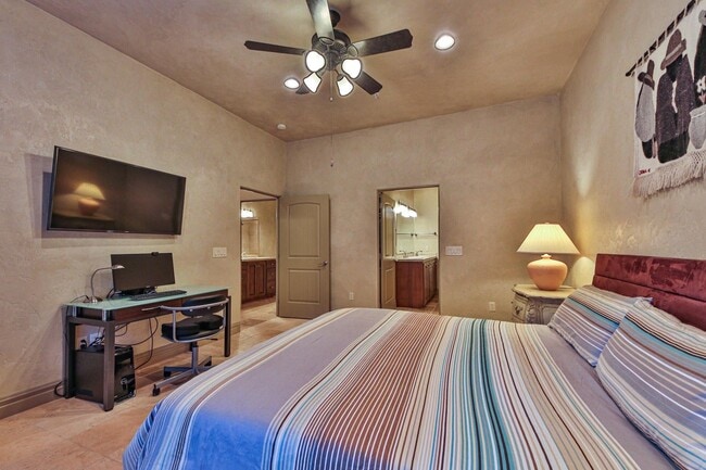 Building Photo - 280 S Luce Del Sol