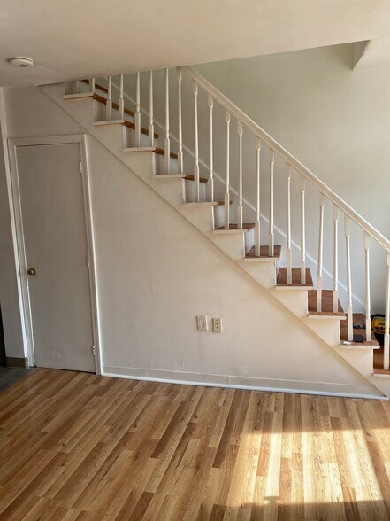 1st floor- living room - 36 Cork St