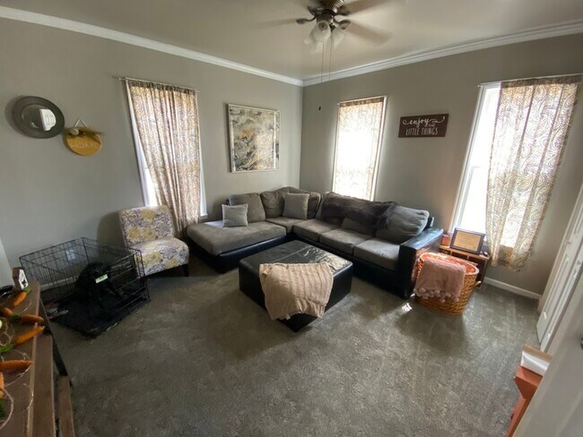 Building Photo - 901 1st St N