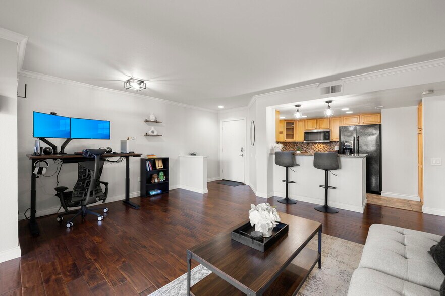 Building Photo - 15273 Maturin Dr