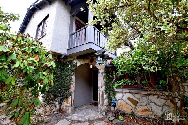 Building Photo - Timeless 4 Bedroom in West Montclair