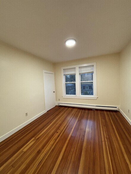 Building Photo - 68 Pleasant St