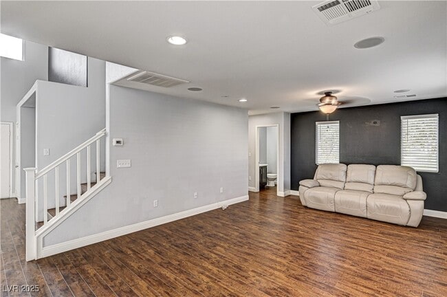 Building Photo - 10425 MIHELA Ave