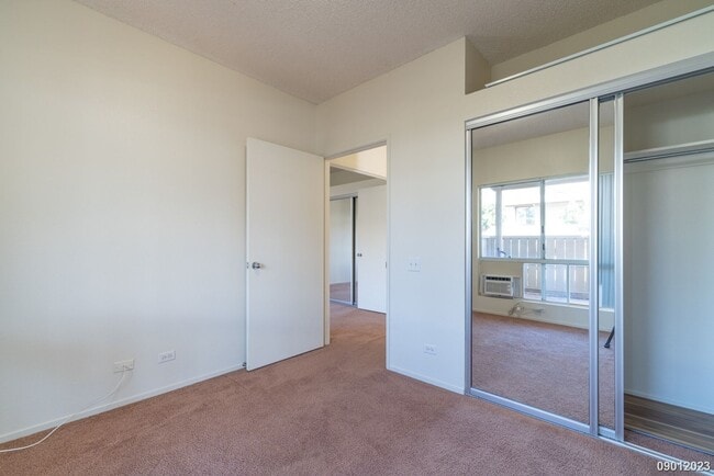 Building Photo - Palm Court, $2645, 2br/2ba Townhouse w/2 p...