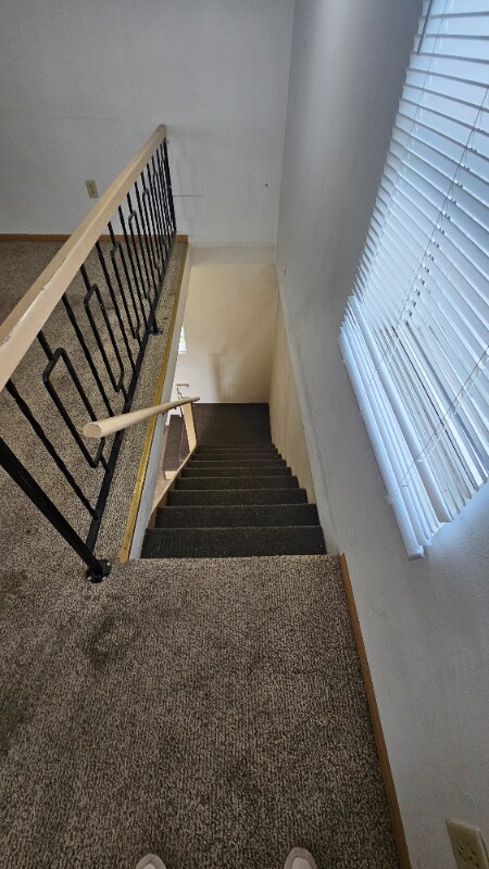 Building Photo - 6384 Oakwood Dr