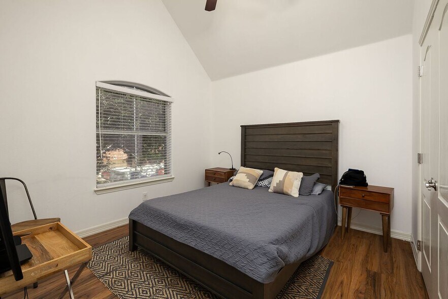 Building Photo - 3301 Santa Olivia St