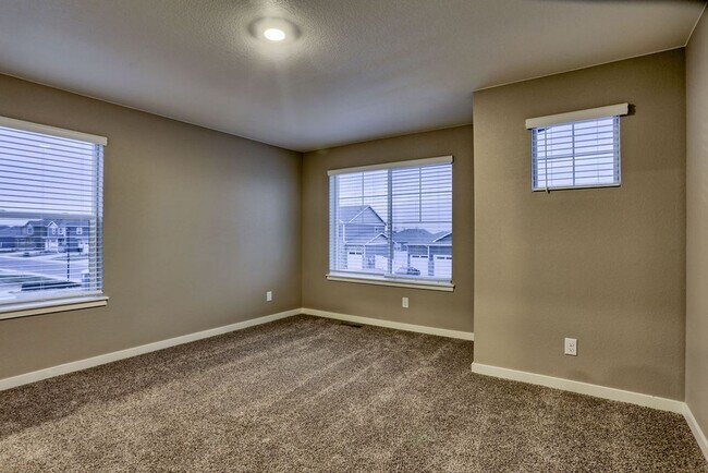 Building Photo - 4 Bedroom home in Windsor