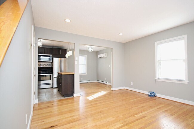 Building Photo - Nicely Updated Duplex Near UVA Medical Center
