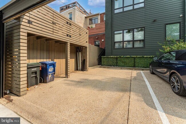 Building Photo - 1327 R St NW