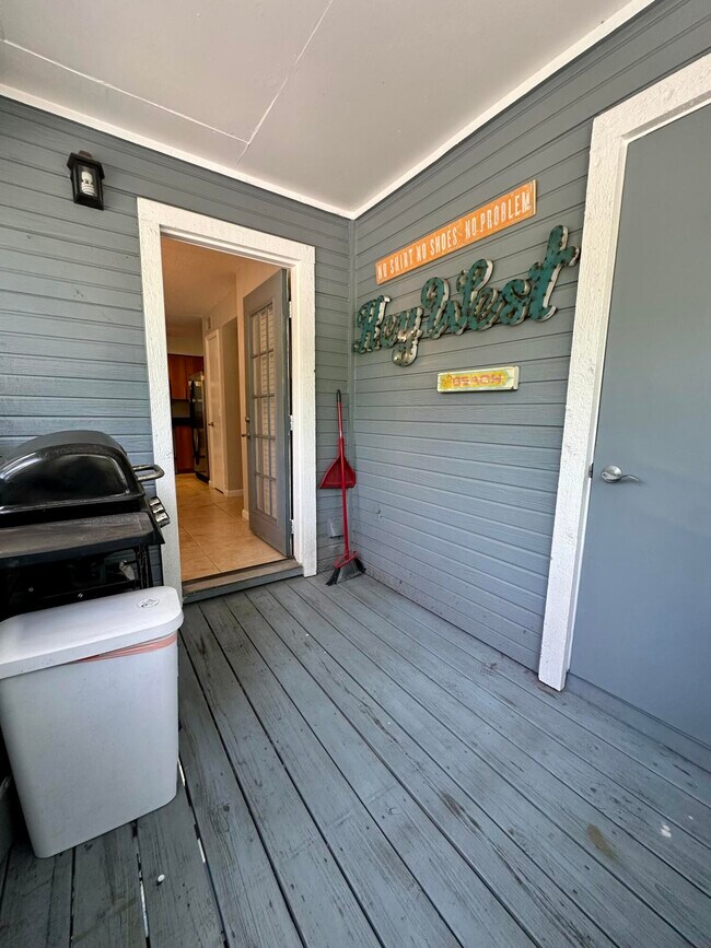 Building Photo - 1050 Crystal Way