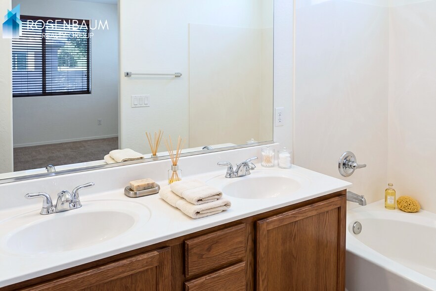 Building Photo - Beautiful 2-bedrooms, 2-baths home in the highly desirable Granville community of Prescott Valley!