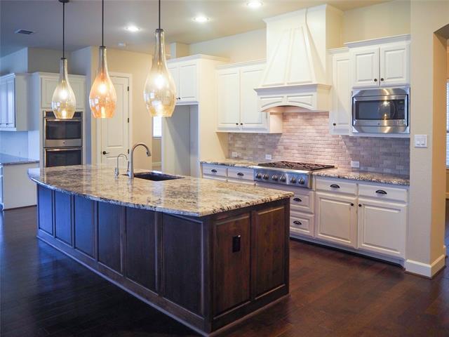 Building Photo - 400 Sunflower Ave