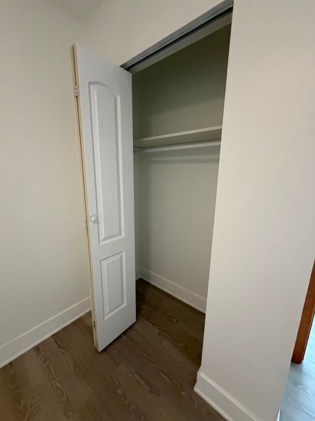 Building Photo - 7200 N Claremont Ave