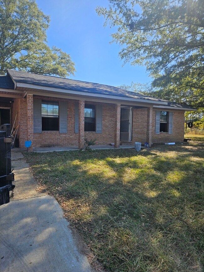 Primary Photo - 118 W Garrison Dr