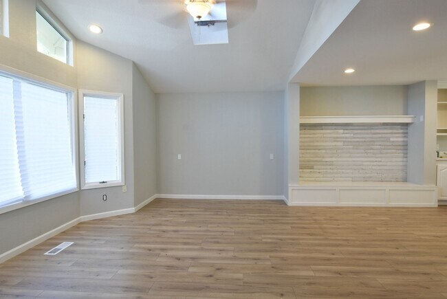 Building Photo - Remodeled and Spacious 4 Bedroom 2.5 Bath Home in Desirable South San Jose Neighborhood