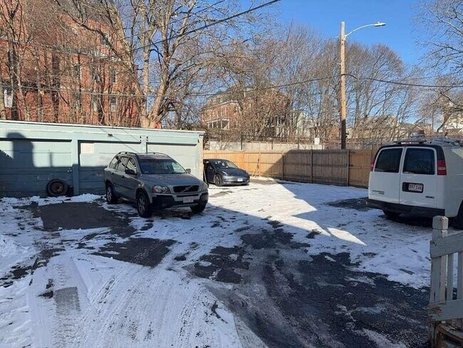 Building Photo - 180 Canterbury St