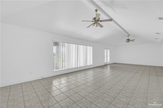 Building Photo - 20 Meadow Way Dr