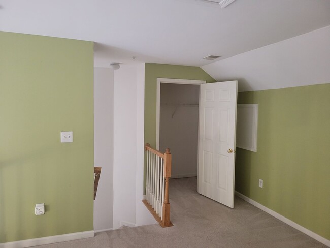 Building Photo - Lovely 3 BR/3.5 BA Townhome in Hanover!