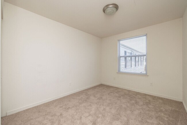 Building Photo - Two-bedroom Unit in Richmond Condo