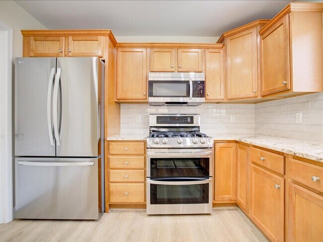 Building Photo - 3 Bedroom 2 Bathroom