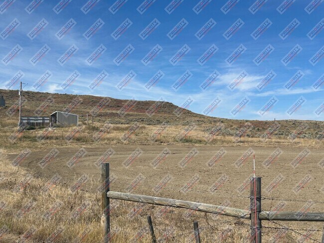 Building Photo - Stunning horse property on 40 acres!