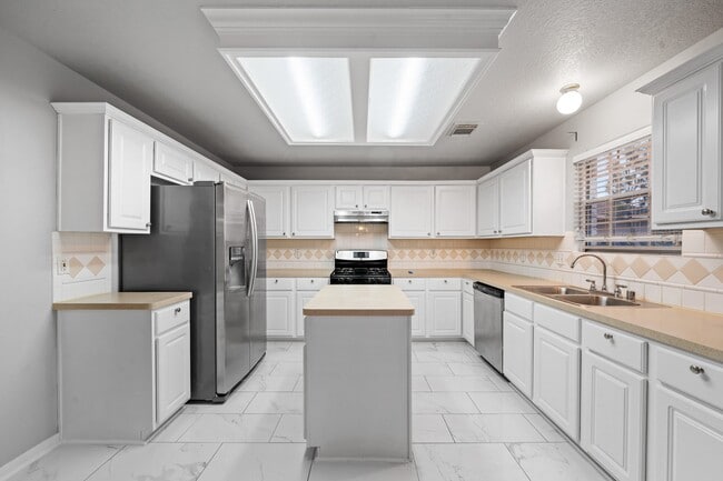 Building Photo - 3321 Sapling Oak Dr