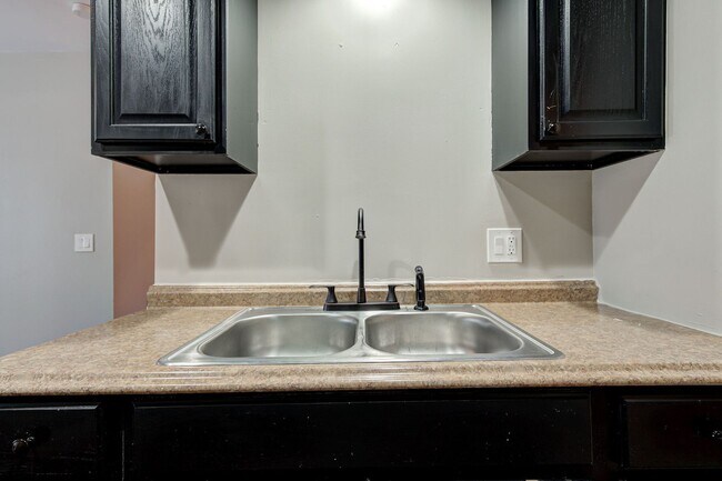 Building Photo - * * * $250 Move-in Special * * * Charming 2-Bedroom / 2-Bathroom Retreat! * * * $250 Move-in Spec...