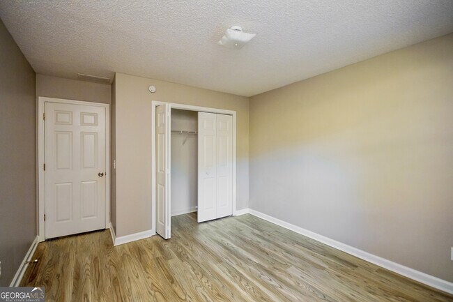 Building Photo - 120 Lakefront Dr