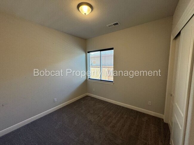 Building Photo - 925 Cranfield Ct