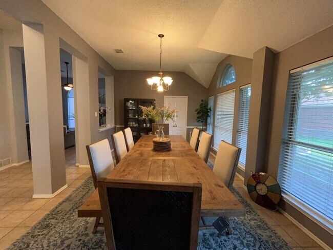 Building Photo - 2818 Pecan Meadow Dr