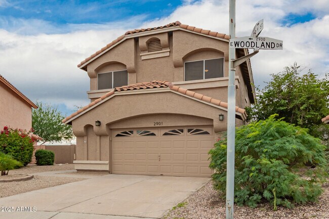 Building Photo - 2901 E Woodland Dr