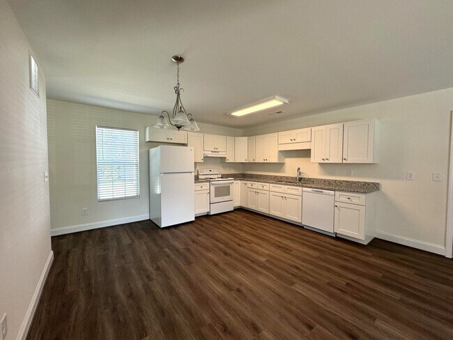 Building Photo - ~~ "Brand New" 3-bedroom 2 bath home in Bu...