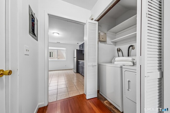 Building Photo - 14 Ferris Ave