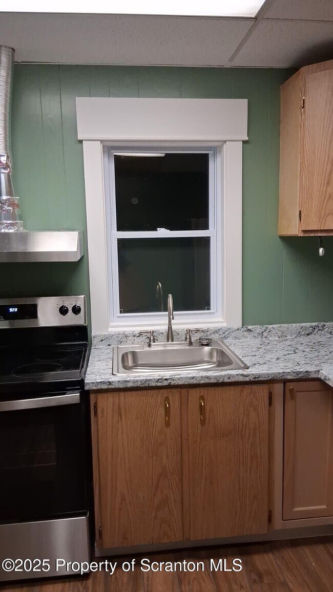 Building Photo - 444 Orchard St