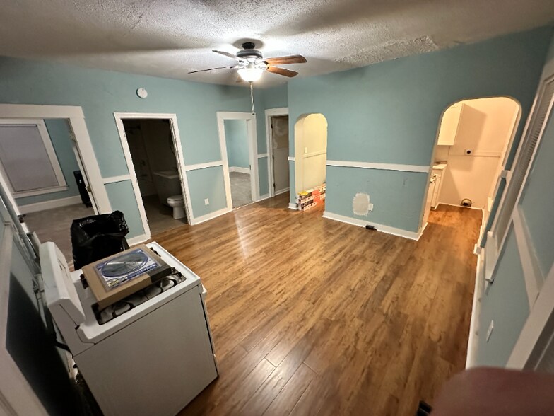 Building Photo - 62 Lakewood St