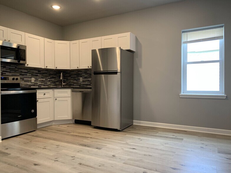 Building Photo - 517 S 42nd St