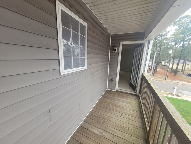 Building Photo - Stunning 4 Bedroom, 2.5 Bath Home Just 3 Blocks to Chesapeake Bay