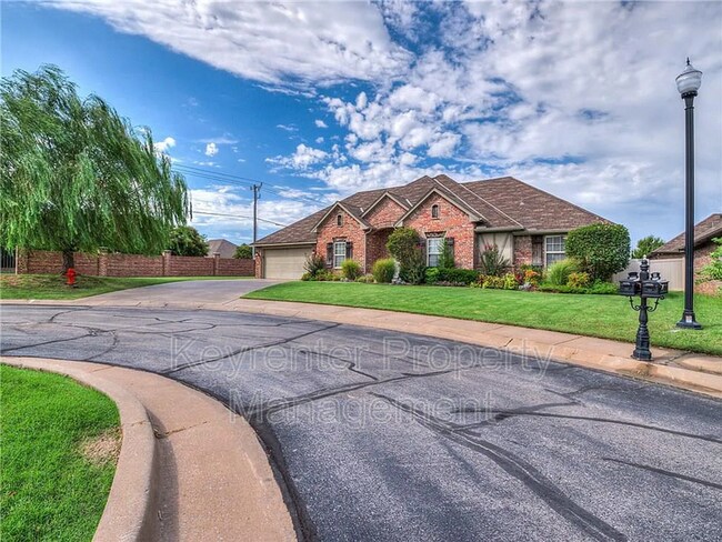 Building Photo - 16501 Moorgate Ln
