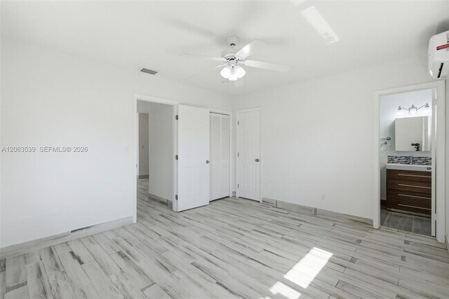 Building Photo - 2627 SW 29th Ave