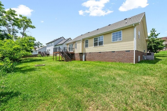 Building Photo - 3 Bedroom 2 Bath Pet Friendly Home For Ren...
