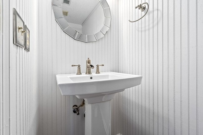 Building Photo - The Brookes Condos, Unit 02-09